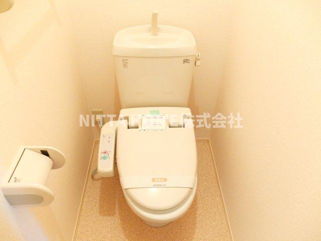 トイレ　温水洗浄便座付きです＊