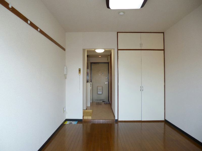 居室・リビング　収納付きのお部屋です。