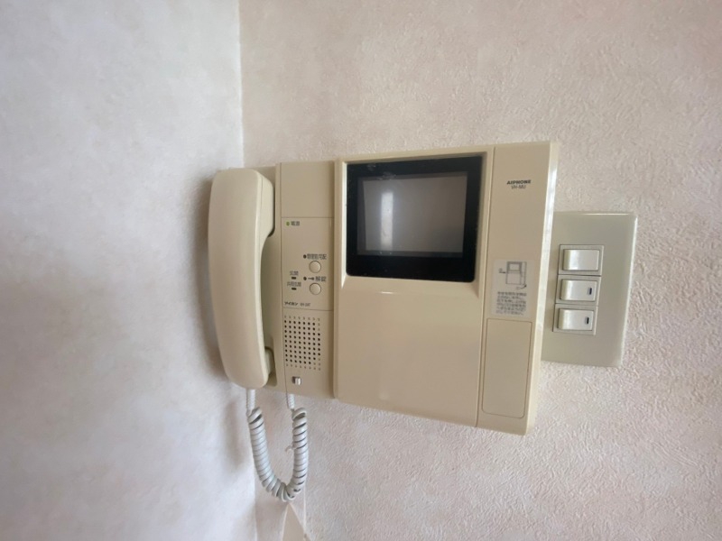 セキュリティ　ＴＶモニター付インターホンです。来客者の顔が見えるので安心！
