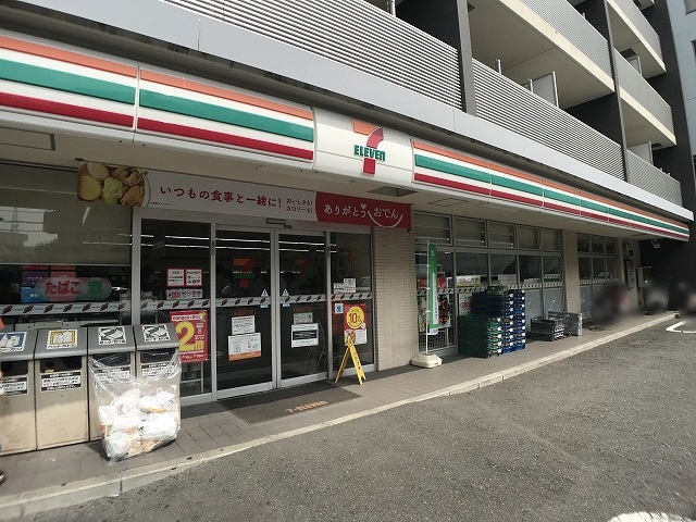 コンビニ　セブンイレブン（コンビニ）まで990m