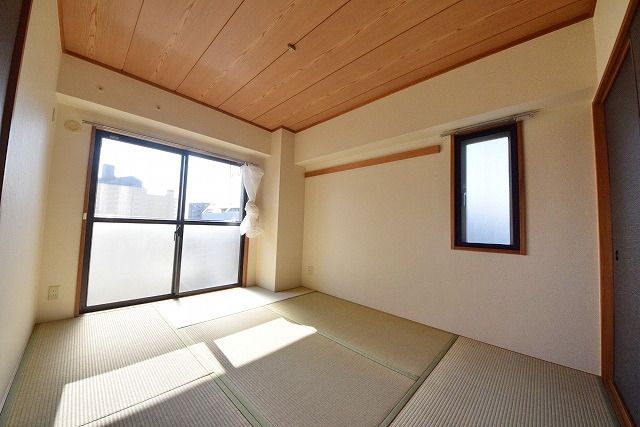 その他部屋・スペース　★角部屋二面採光の6帖の和室です★