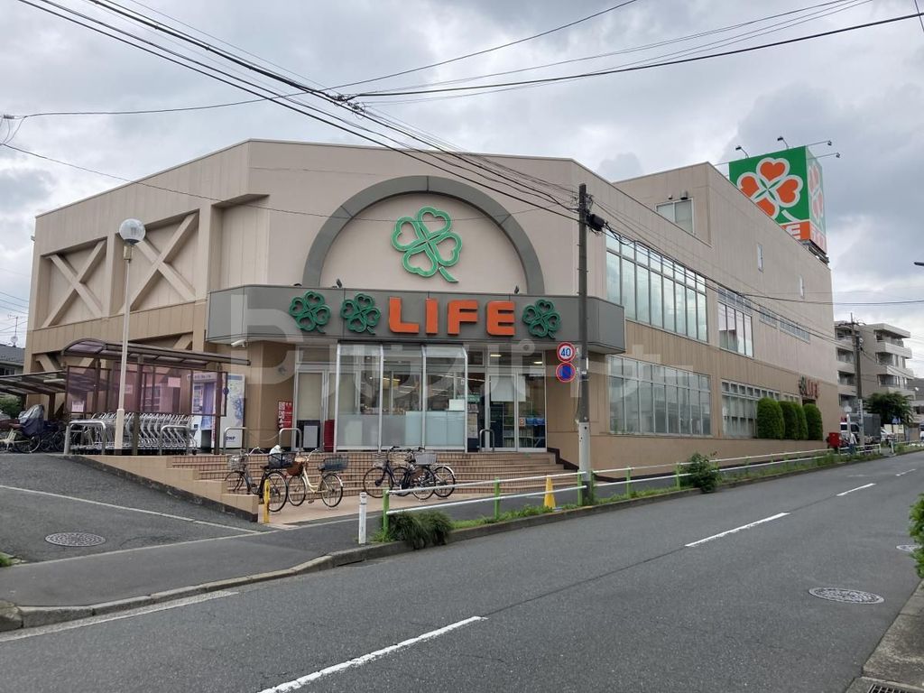 スーパー　ライフ赤塚店（スーパー）まで210m
