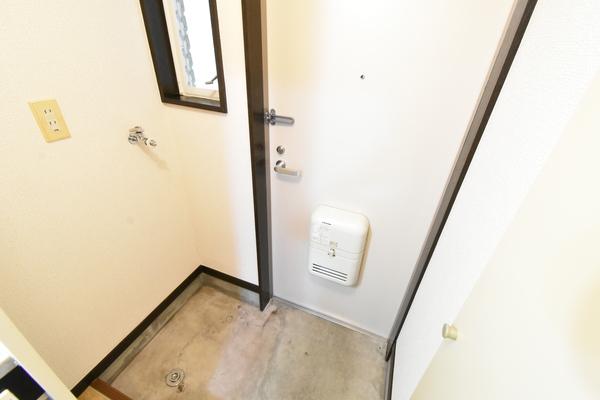 玄関　別部屋の参考写真です。現況有姿