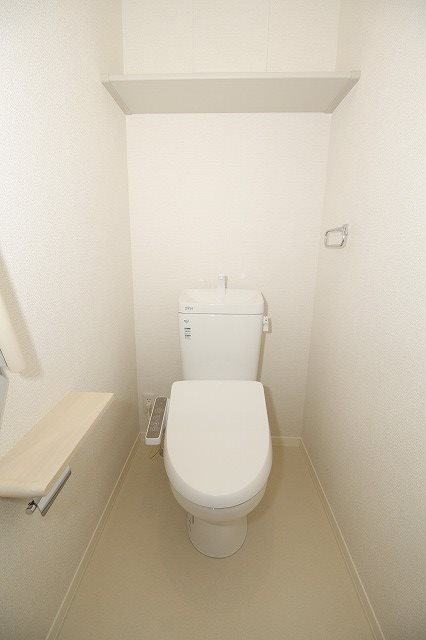 トイレ　温水洗浄便座付トイレ