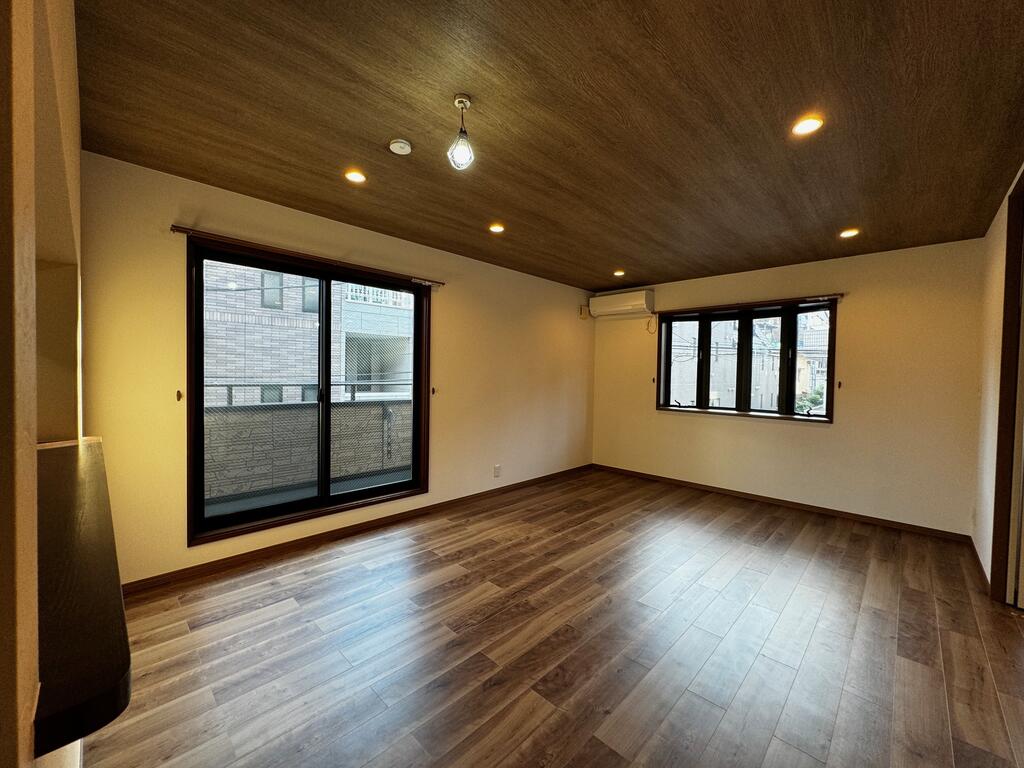 HOUSE SHIROKANEの居間写真