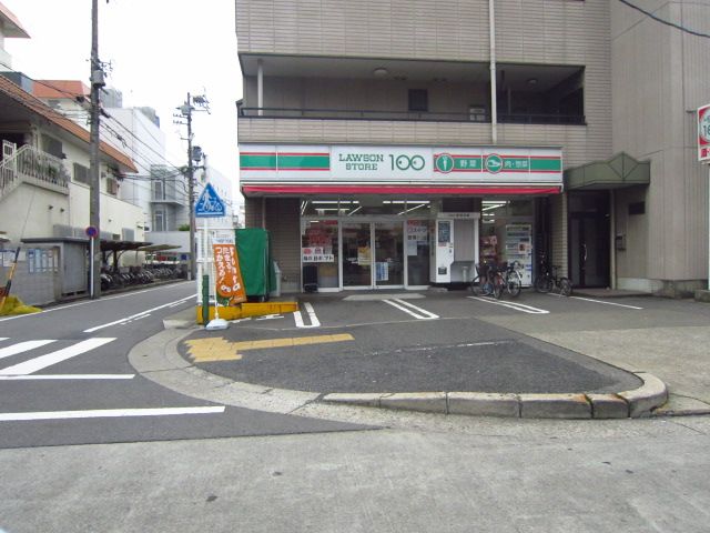 コンビニ　１００円ローソン（コンビニ）まで760m