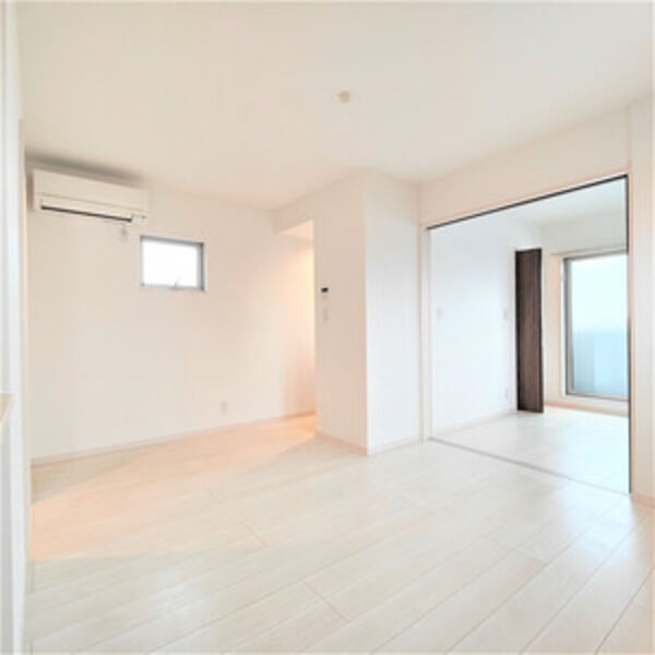 居室・リビング　※写真は同じマンションの違う部屋のものになります。
