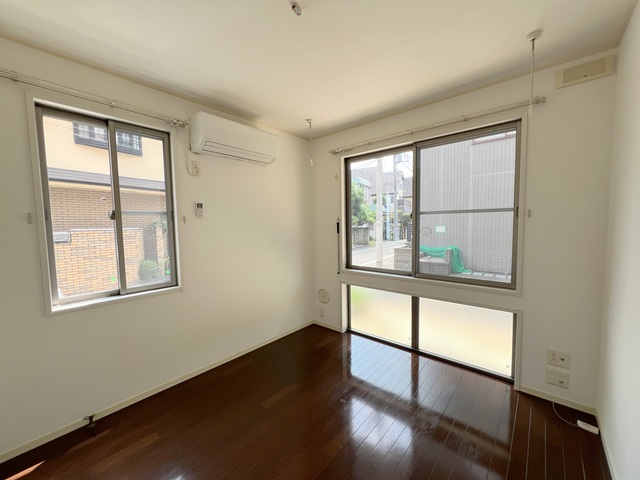 居室・リビング　★２面採光の明るい角部屋です★