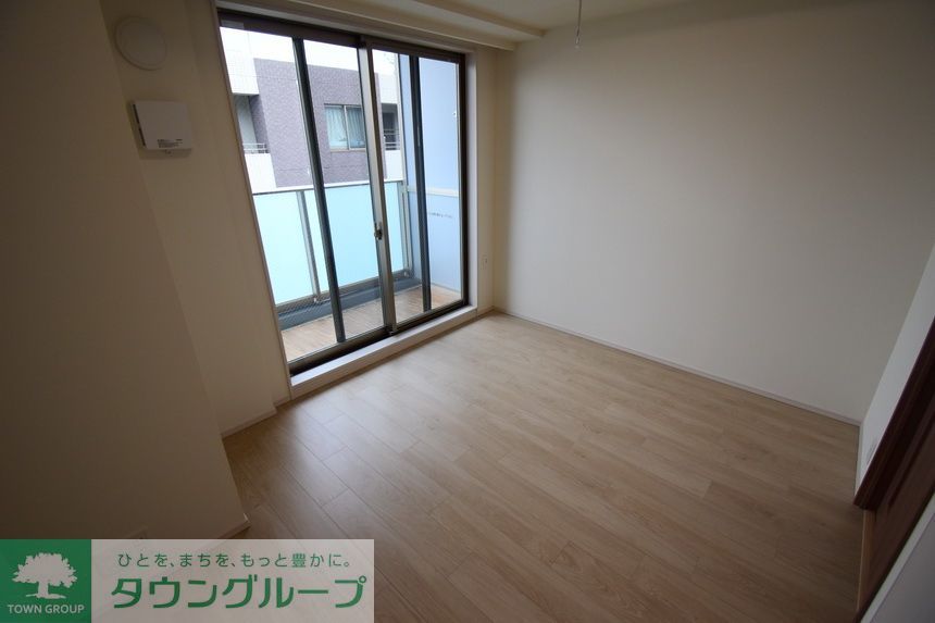 京急本線 戸部駅 徒歩4分 10階建 築5年の居間写真