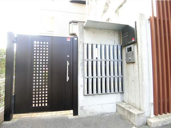 東急東横線 武蔵小杉駅 徒歩10分 3階建 築15年の外観写真