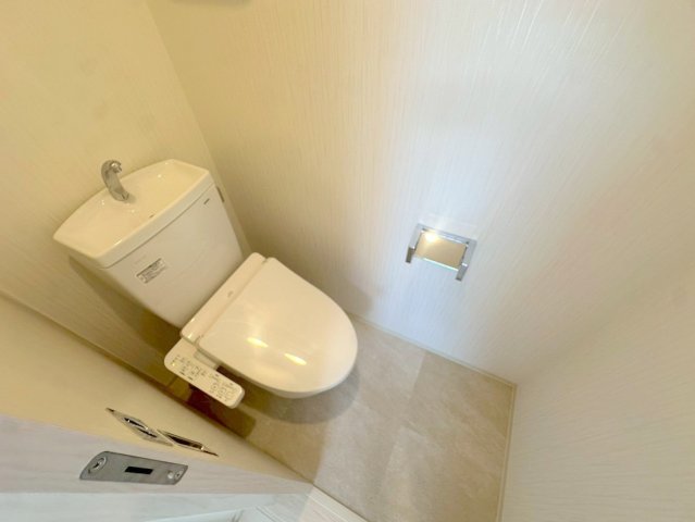 トイレ　綺麗なトイレにはウォシュレット標準装備です。