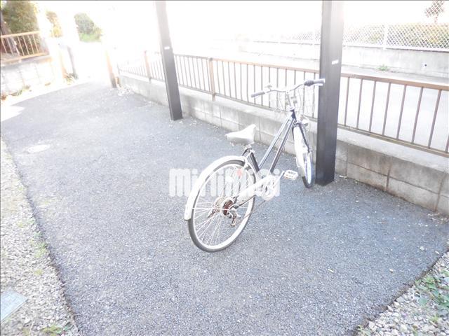 その他設備　屋根つきの駐輪場です