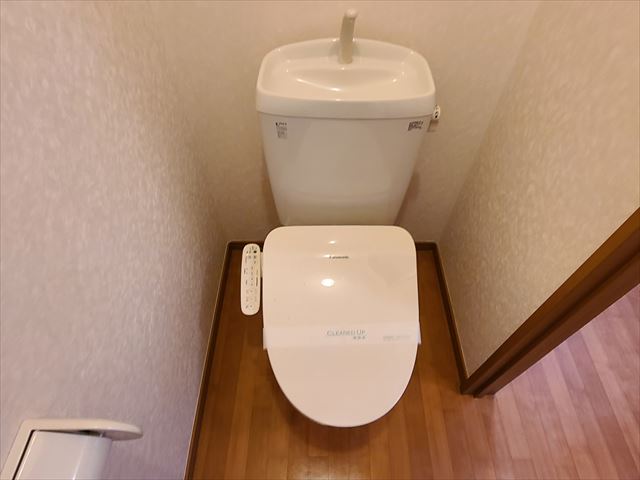 トイレ　温水洗浄便座つき