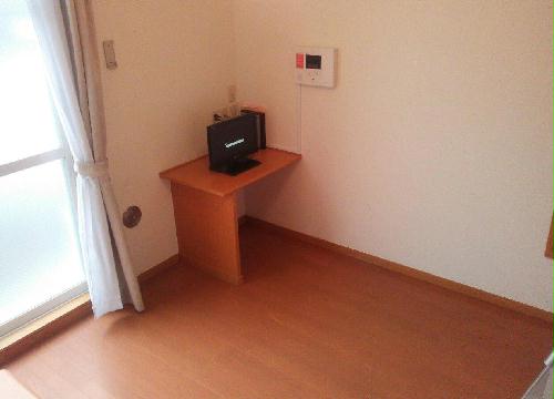 居室・リビング　1Fフローリング2F絨毯