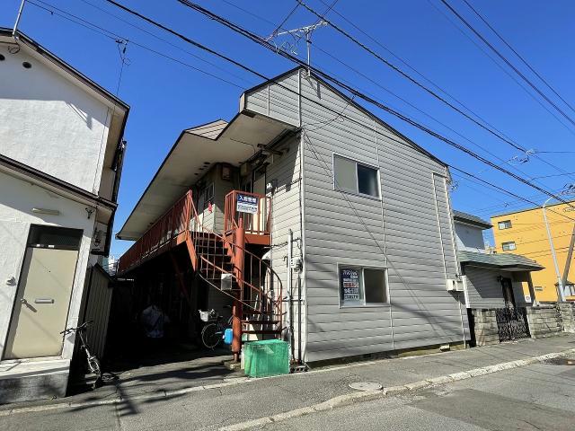 函館市本町のアパートの建物外観