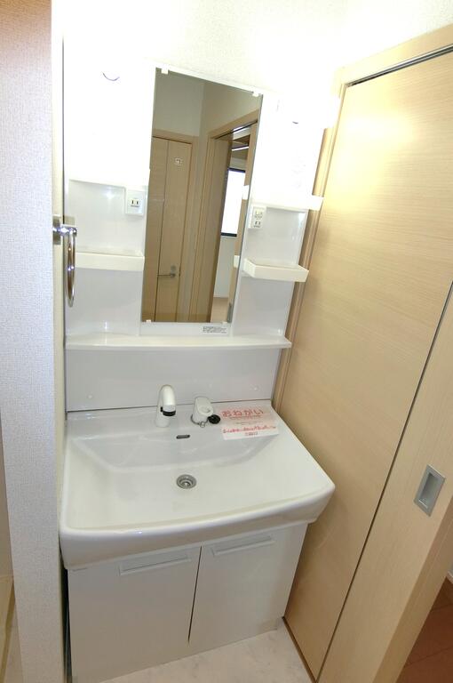 洗面設備　同型物件です。