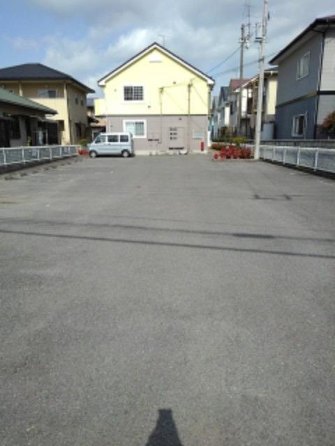 【西条市樋之口のアパートの駐車場】