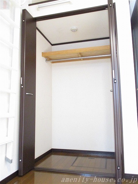 収納　●洋服がたくさん収納可能なクローゼット♪