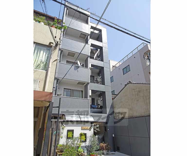 京都市下京区万里小路町のマンションの建物外観