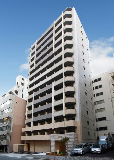 大阪市中央区大手通のマンションの建物外観