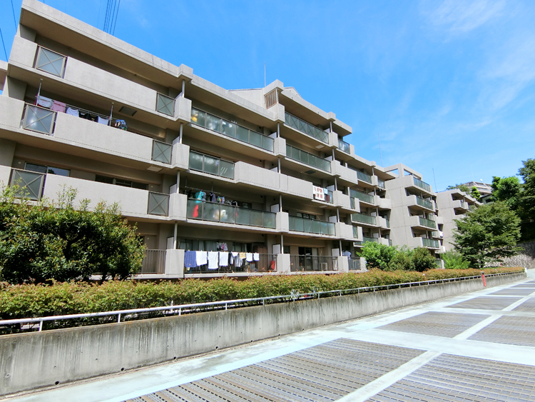 アーバンパーク緑地公園の建物外観