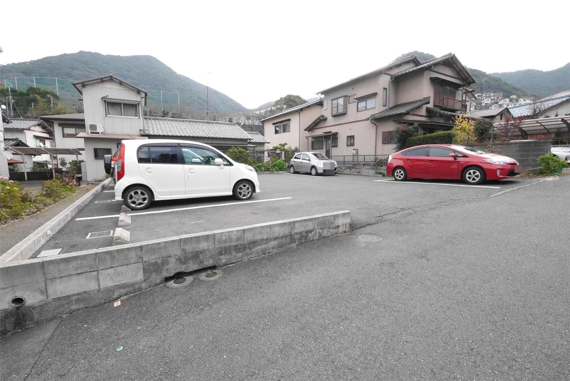 【北九州市門司区上藤松のマンションの駐車場】