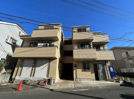 横浜市瀬谷区三ツ境のマンションの建物外観