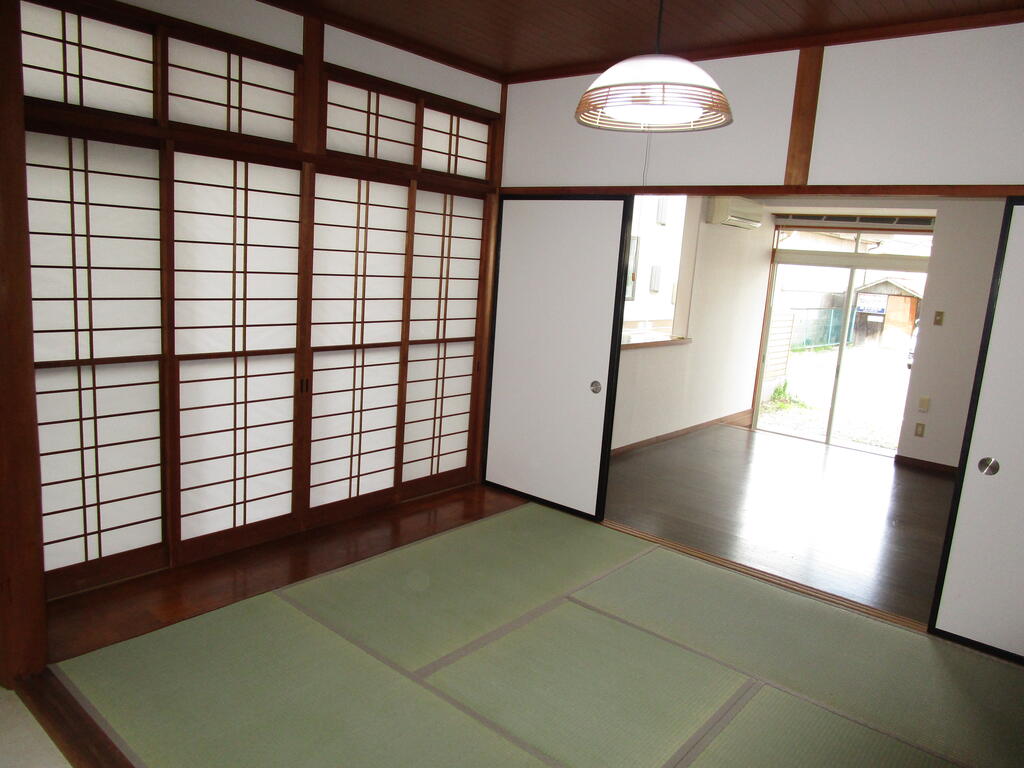 居室・リビング　1階和室～洋室