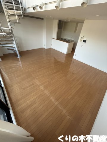 居室・リビング　ゆったり過ごせるリビングです（同タイプのお部屋です。現況を優