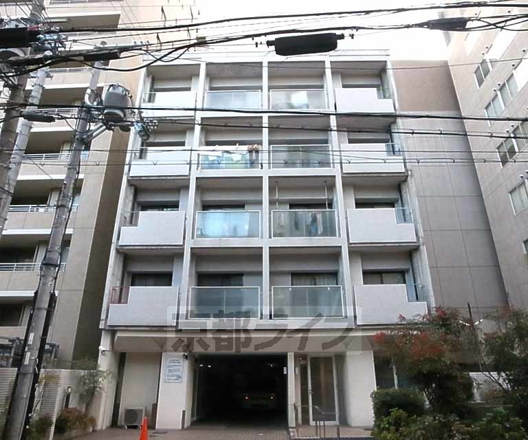 京都市下京区松本町のマンションの建物外観