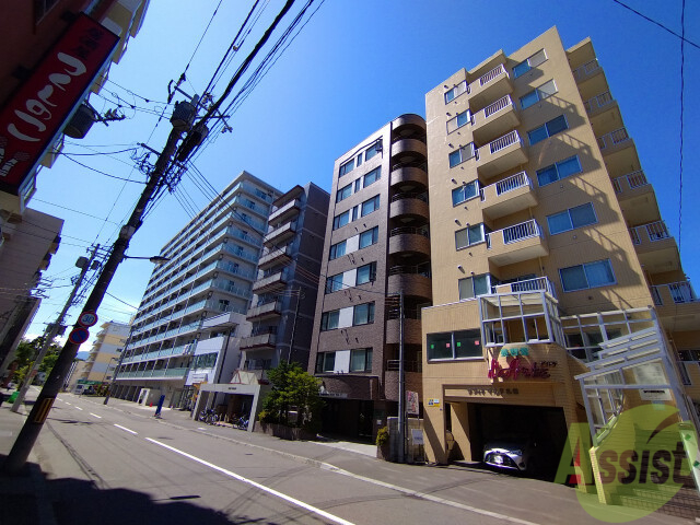 札幌市北区北十七条西のマンションの建物外観