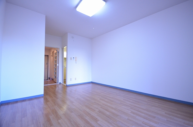 居室・リビング　同物件別号室の写真です。