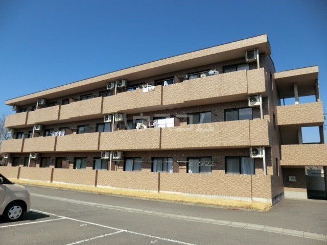 高崎市吉井町吉井のマンションの建物外観