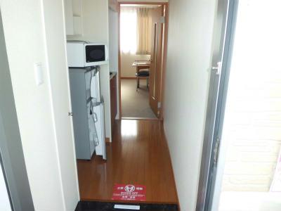 玄関　左側壁面にシューズボックスがあります。