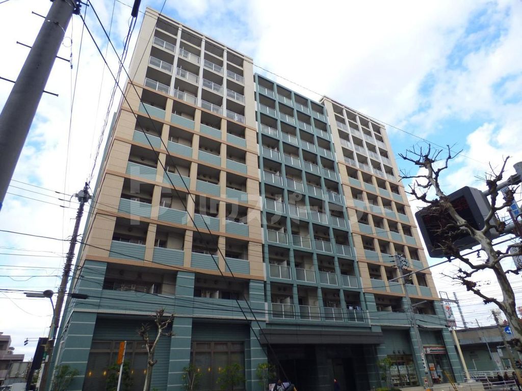 【船橋市本郷町のマンションの建物外観】