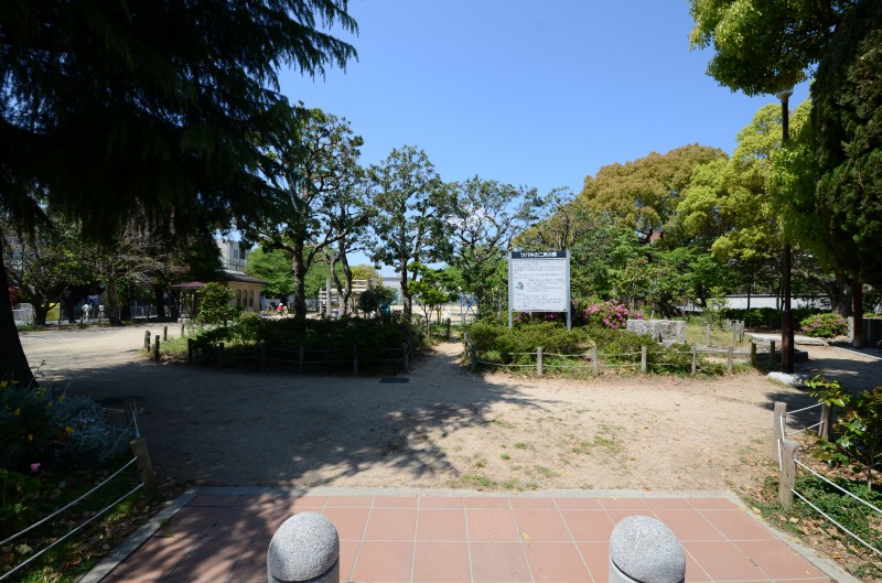 【甲子園口マンション雅園荘の公園】