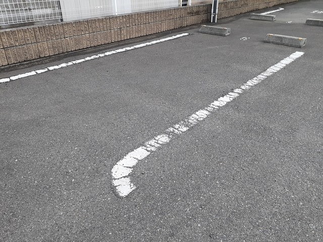 【クレエテリトワールの駐車場】