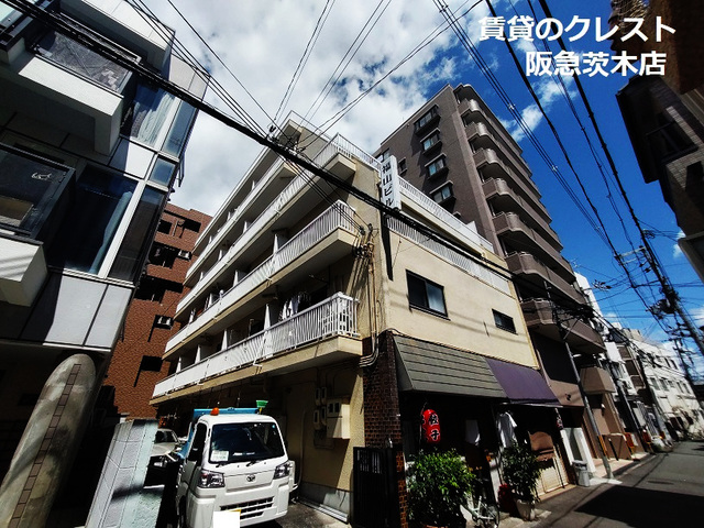 茨木市駅前のマンションの建物外観