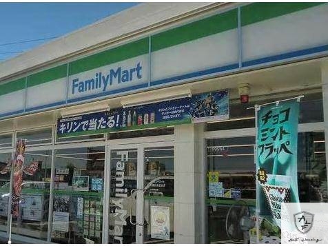 コンビニ　ファミリーマート美濃加茂中富町店（コンビニ）まで556m