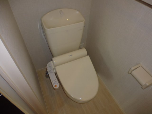 トイレ　温水洗浄便座