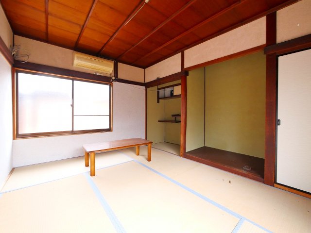 その他部屋・スペース　落ち着いた色調の寝室です