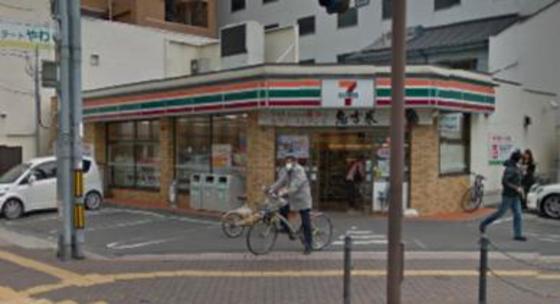 コンビニ　セブンイレブン岡山内山下１丁目店（コンビニ）まで208m