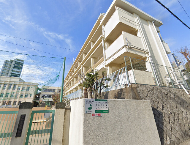 小学校　春日野小学校（小学校）まで329m