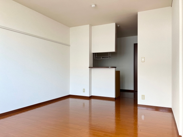 その他部屋・スペース　フローリングで木のぬくもりを感じられます。