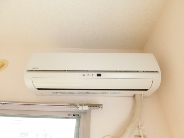 その他設備　洋室に設備として1台エアコンあります！
