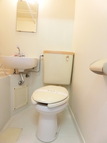 トイレ　ユニットバス内トイレです。