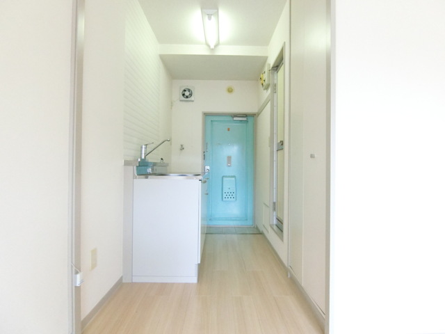 玄関　キッチン横に冷蔵庫置場あります！