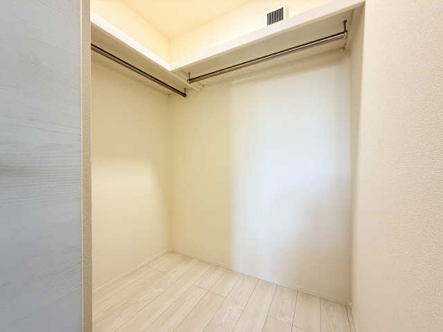 収納　2階南洋室