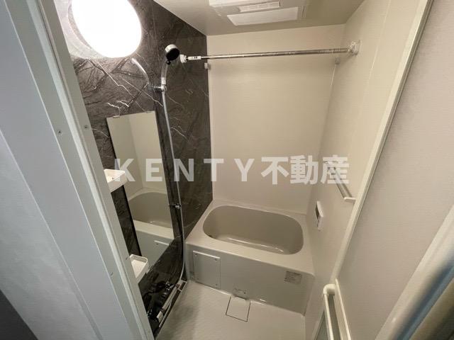 バス・シャワールーム　コンパクトで使いやすいお風呂です