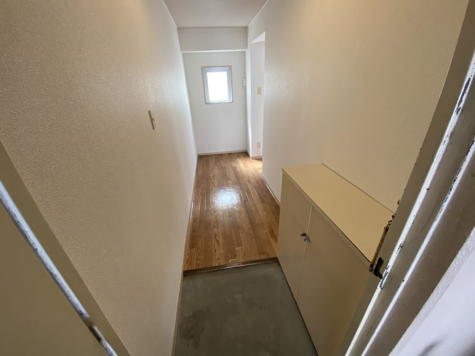 玄関　靴箱あります